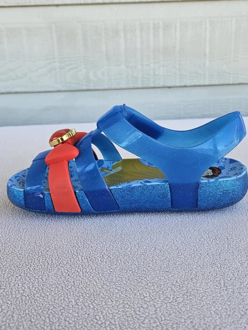 Crocs x Disney Isabella Sandals Snow White Youth SZ J2 Blue Hook & Loop